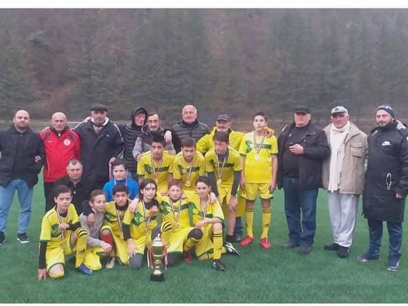 დასრულდა რაჭა-ლეჩხუმ-ქვემო სვანეთის რეგიონული პირველობა ფეხბურთში 2006-წელს დაბადებულ...